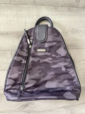 Baggallini MM Metro Backpack in Dark Gray Camouflage